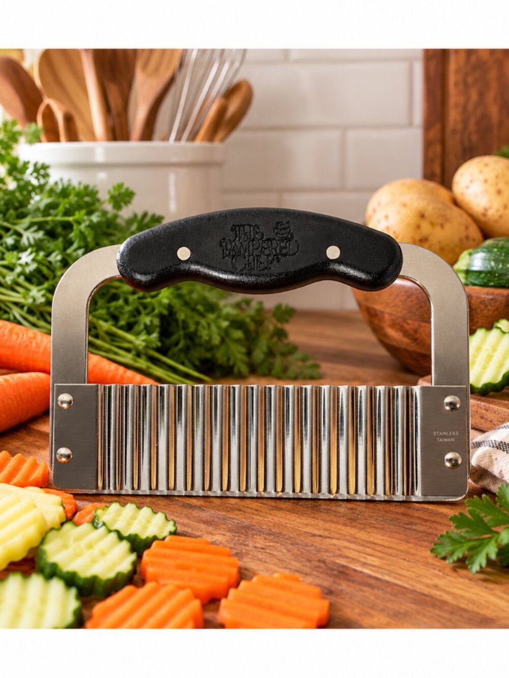 Pampered Chef Crinkle Cutter Wavy Vegetable Slicer Stainless Steel Black